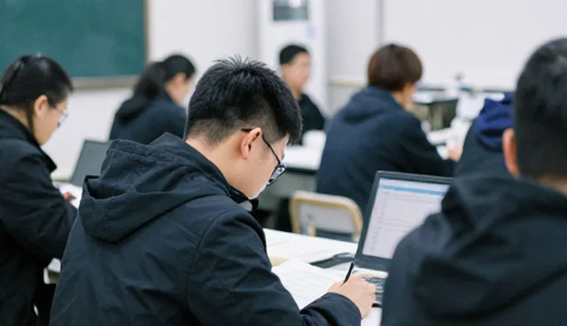 公务员考试课程全流程跟进中的关键环节解析